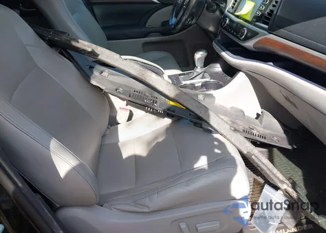 2015 Toyota Highlander Limited V6 z USA, uszkodzony, nr VIN 5TDDKRFHXFS114803